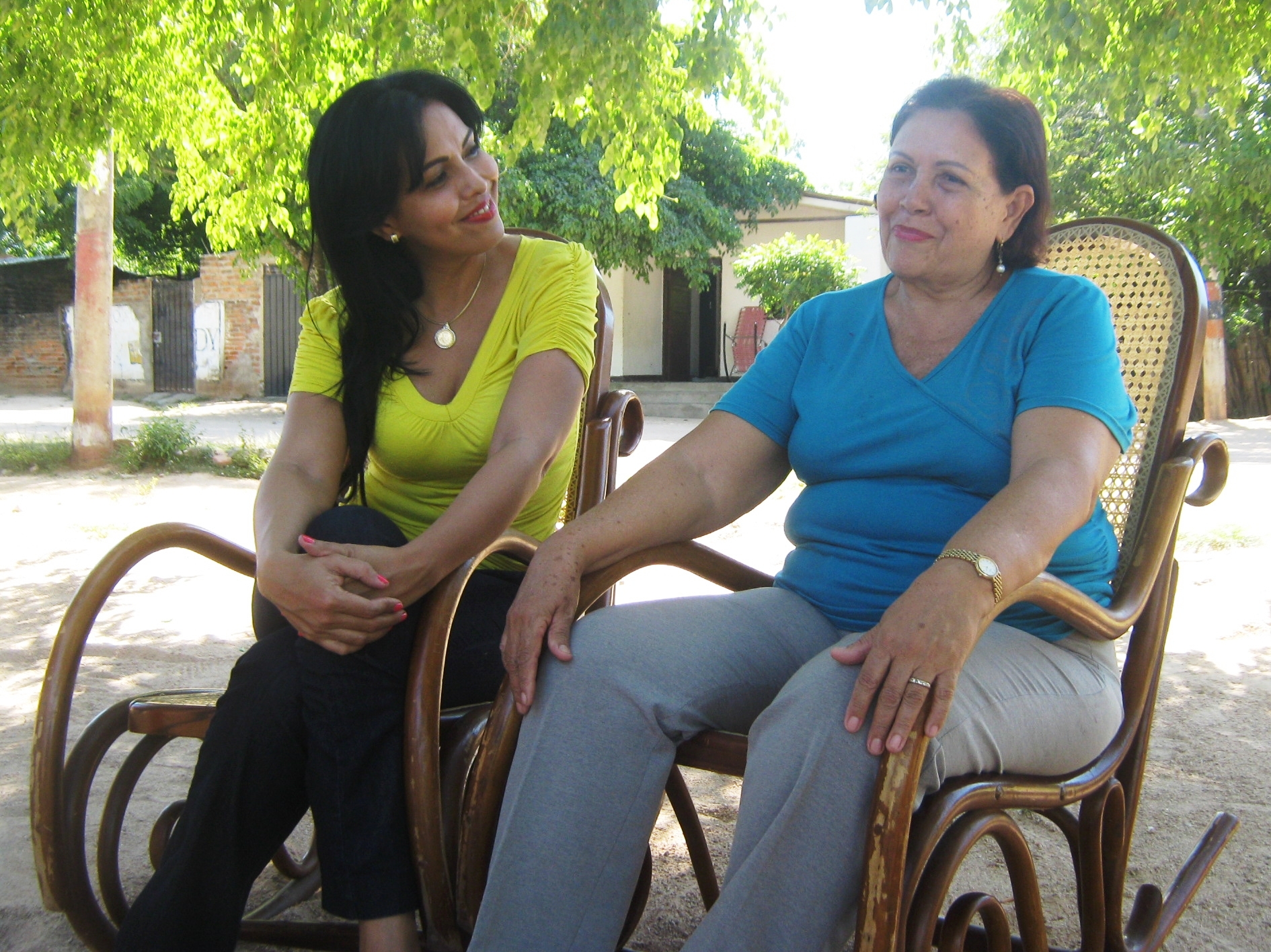 Bertha Rosario Mejía y su hija Rosa Elvira Díaz. Foto Juan Rincón Vanegas