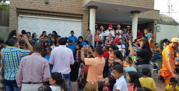 Jorgito Celedon lleva regalos para los niños de Villanueva Guajira