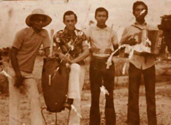 Diomedes (izquierda) con los JJ, agrupación que conformó con su tío Martin Maestre (derecha)